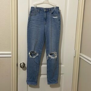 American Eagle distressfully is a size 4 long blue jeans
